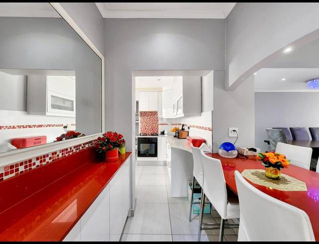 3 BEDROOM PROPERTY TO RENT IN RONDEBOSCH EAST